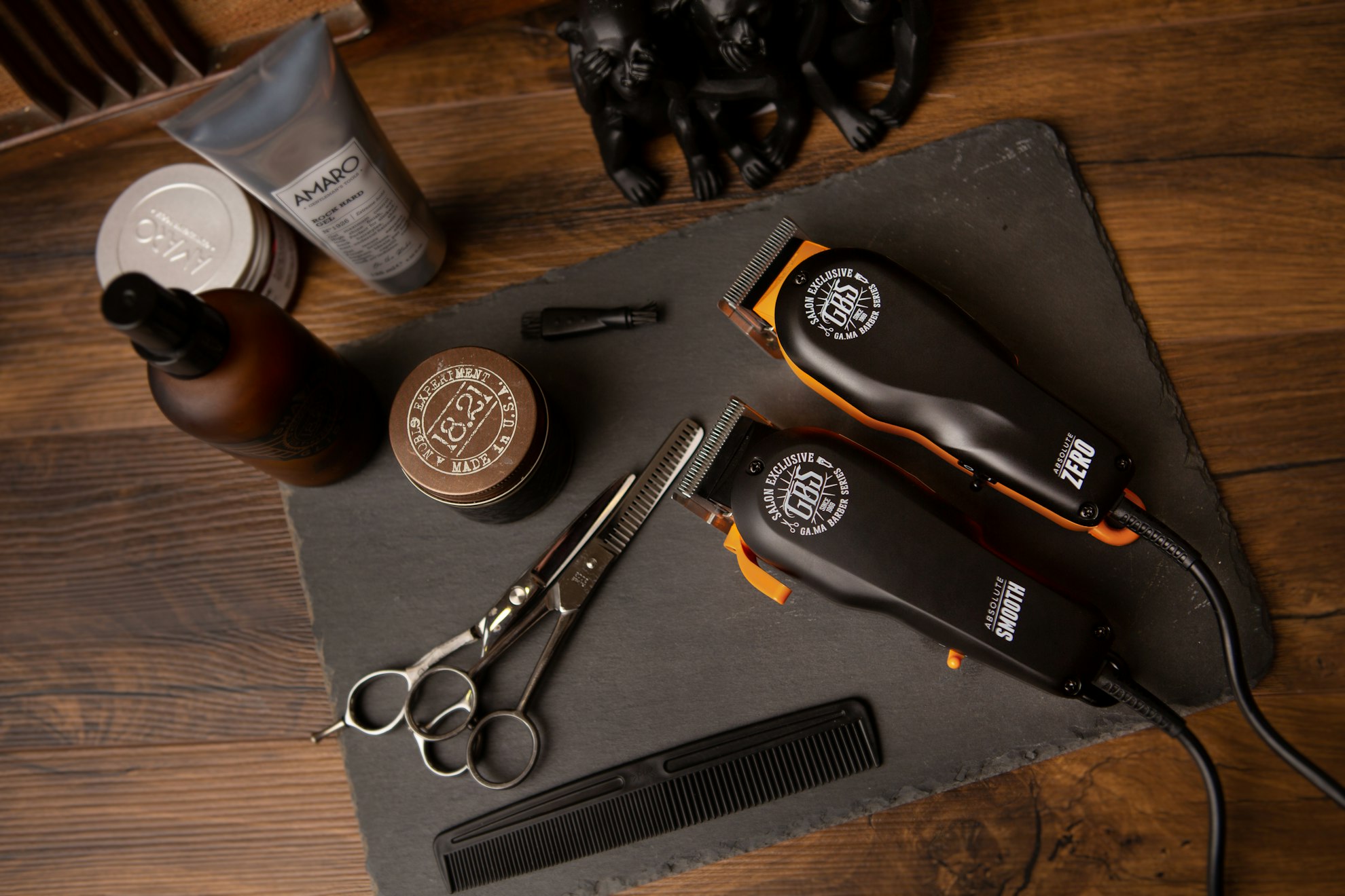 Interno del salone Men's Barber, tradizione artigianale dal 1974